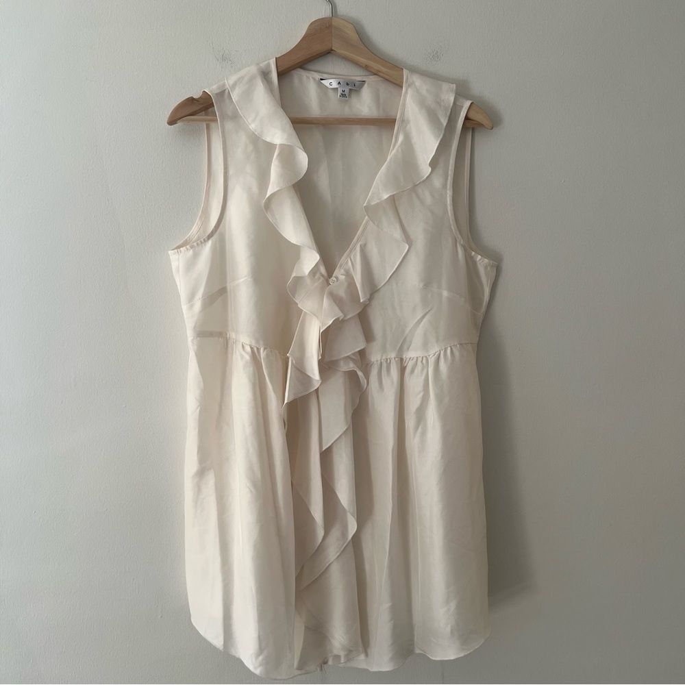 CAbi 100% Silk Blouse Sleeveless Ruffle Cream V-Neck Size Medium Romantic Boho